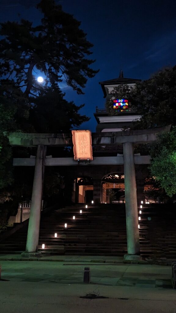 Night sight of Oyama Shrine with full moon