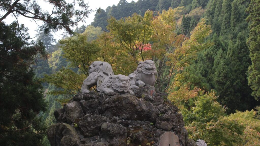 A statue of guardian dogs in Oyama-Afuri Shrine