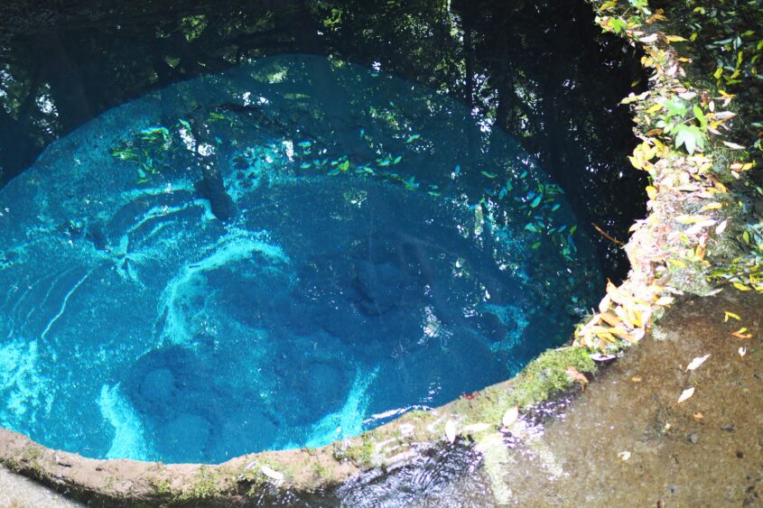 A huge blue hole of Kakitagawa Park