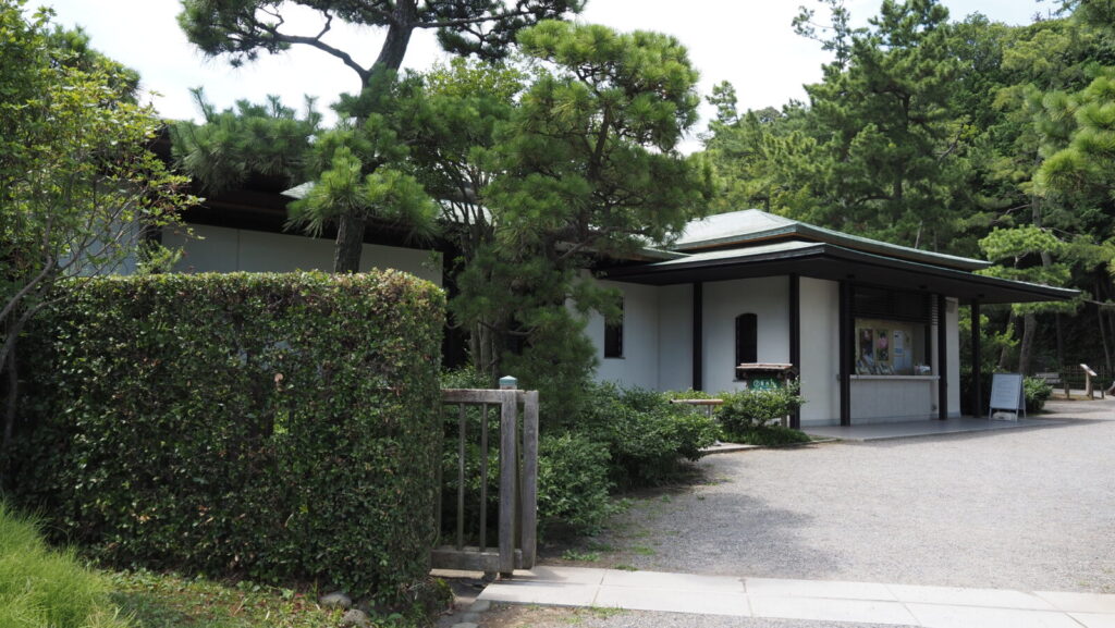 The Sankei Memorial Museum is located the entrance of the Inner Garden