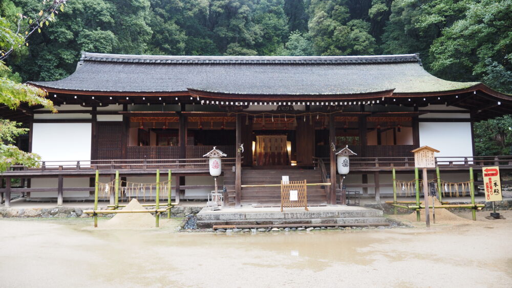 Main hall of Ujikami Shrine